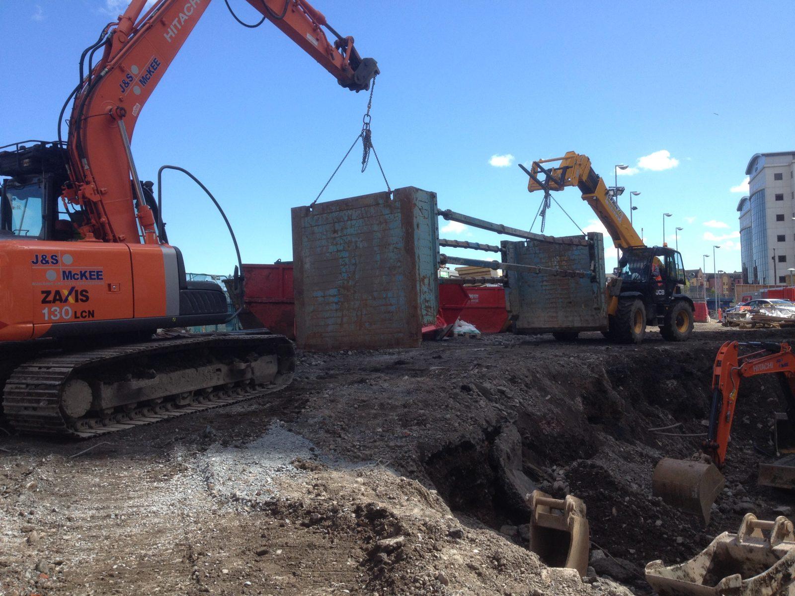 Lifting trench box into position